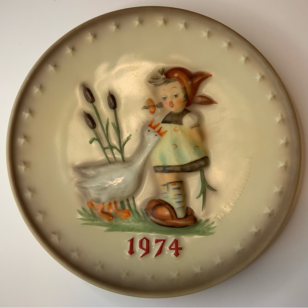 1974 Hummel Handpaint Bas Relief 4th Annual Plate Goebel Porzellanfabrik Germany